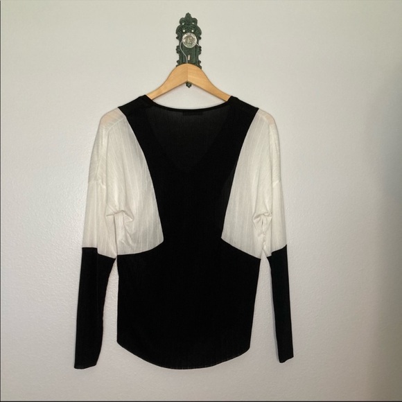 Zara Black & White V Neck Long Sleeve Top - Picture 2 of 4